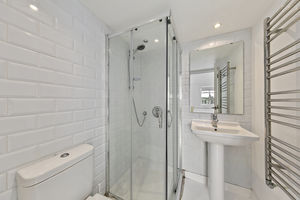 Ensuite- click for photo gallery
